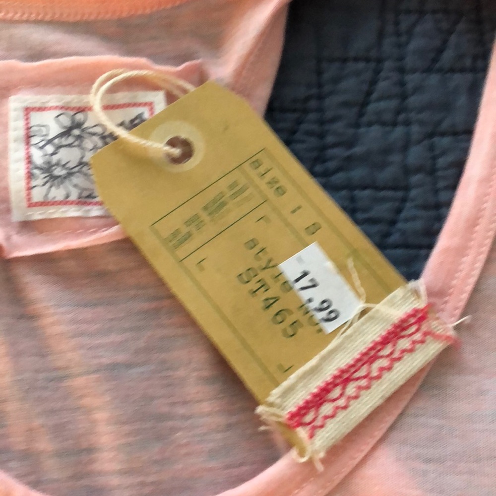 2 Tank tops - Picture 4 of 5